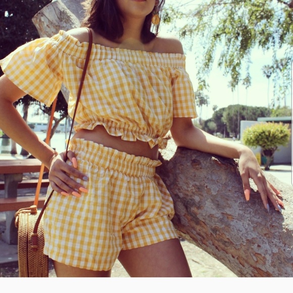 🚨END OF SUMMER SALE// Yellow 2 piece Set - Picture 4 of 8